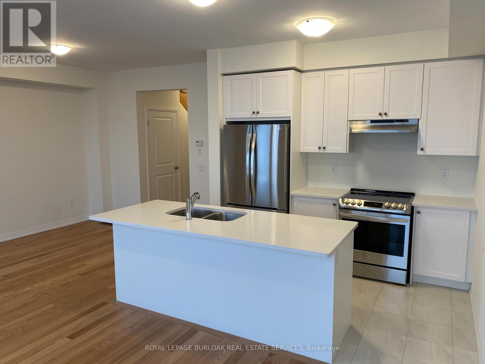 70 Freedom Crescent, Hamilton, ON - Indoor Photo Showing Kitchen With Stainless Steel Kitchen With Double Sink