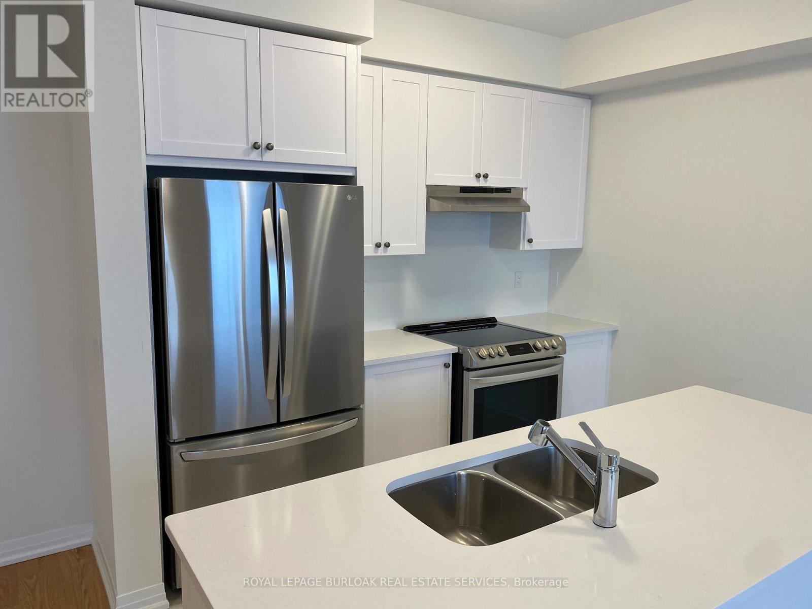 70 Freedom Crescent, Hamilton, ON - Indoor Photo Showing Kitchen With Stainless Steel Kitchen With Double Sink