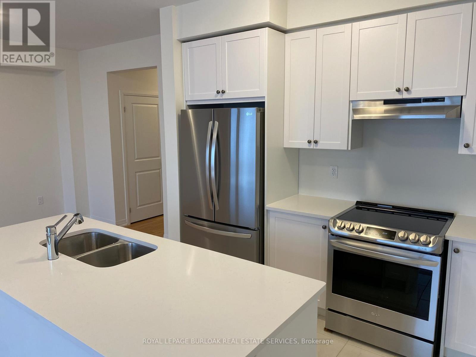 70 Freedom Crescent, Hamilton, ON - Indoor Photo Showing Kitchen With Stainless Steel Kitchen With Double Sink