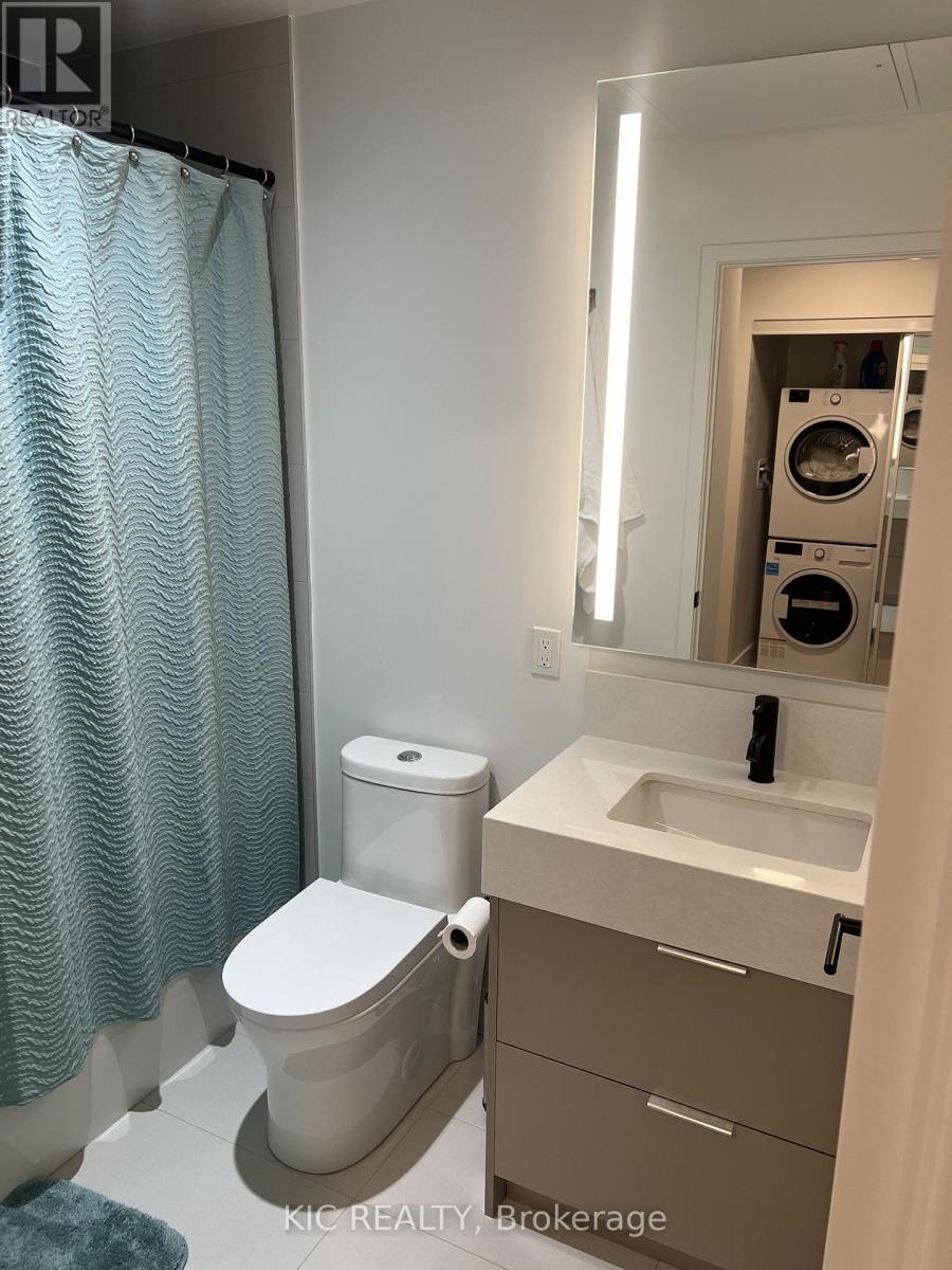 2404 - 308 Jarvis Street, Toronto, ON - Indoor Photo Showing Bathroom