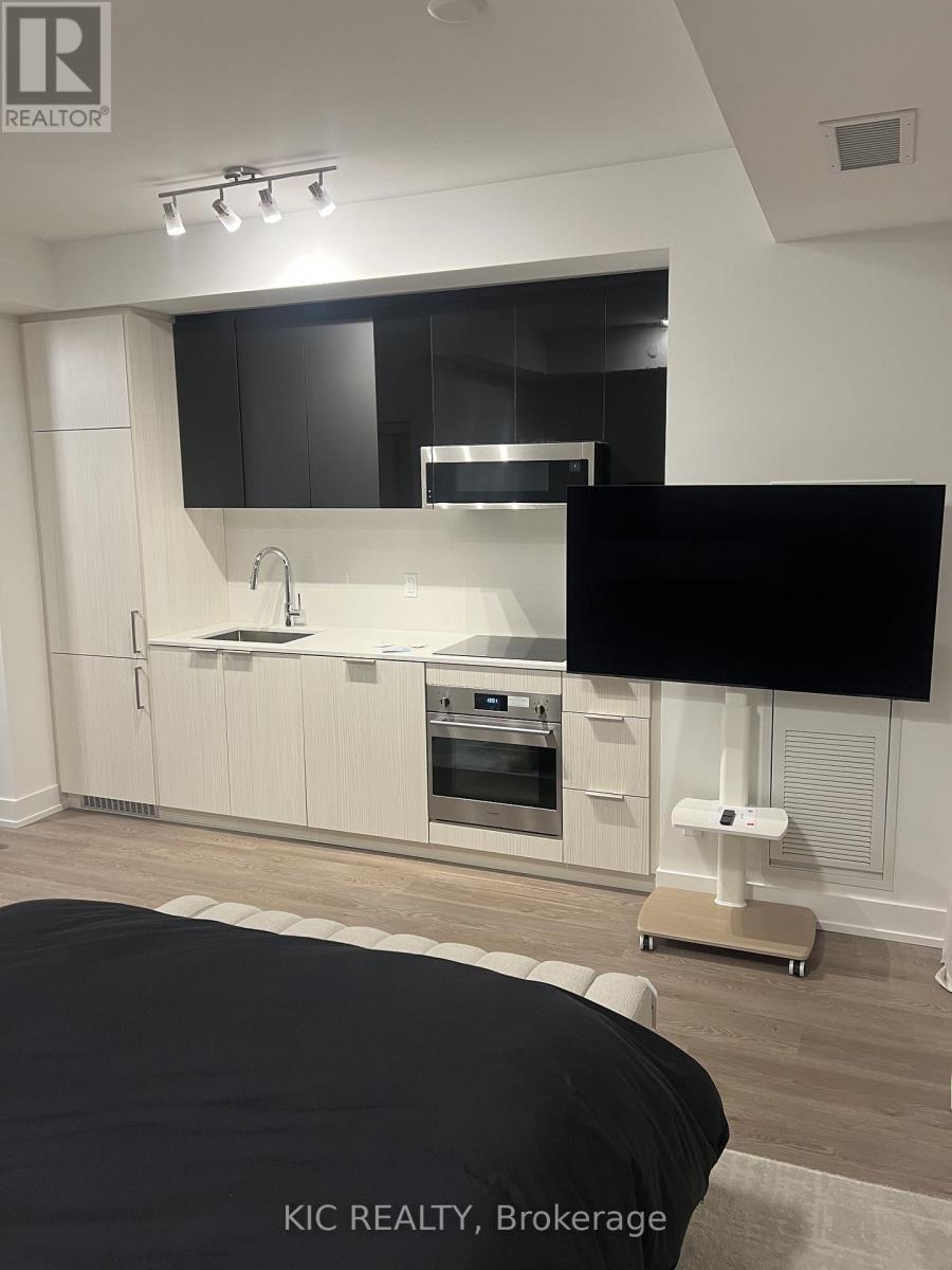 2404 - 308 Jarvis Street, Toronto, ON - Indoor Photo Showing Kitchen
