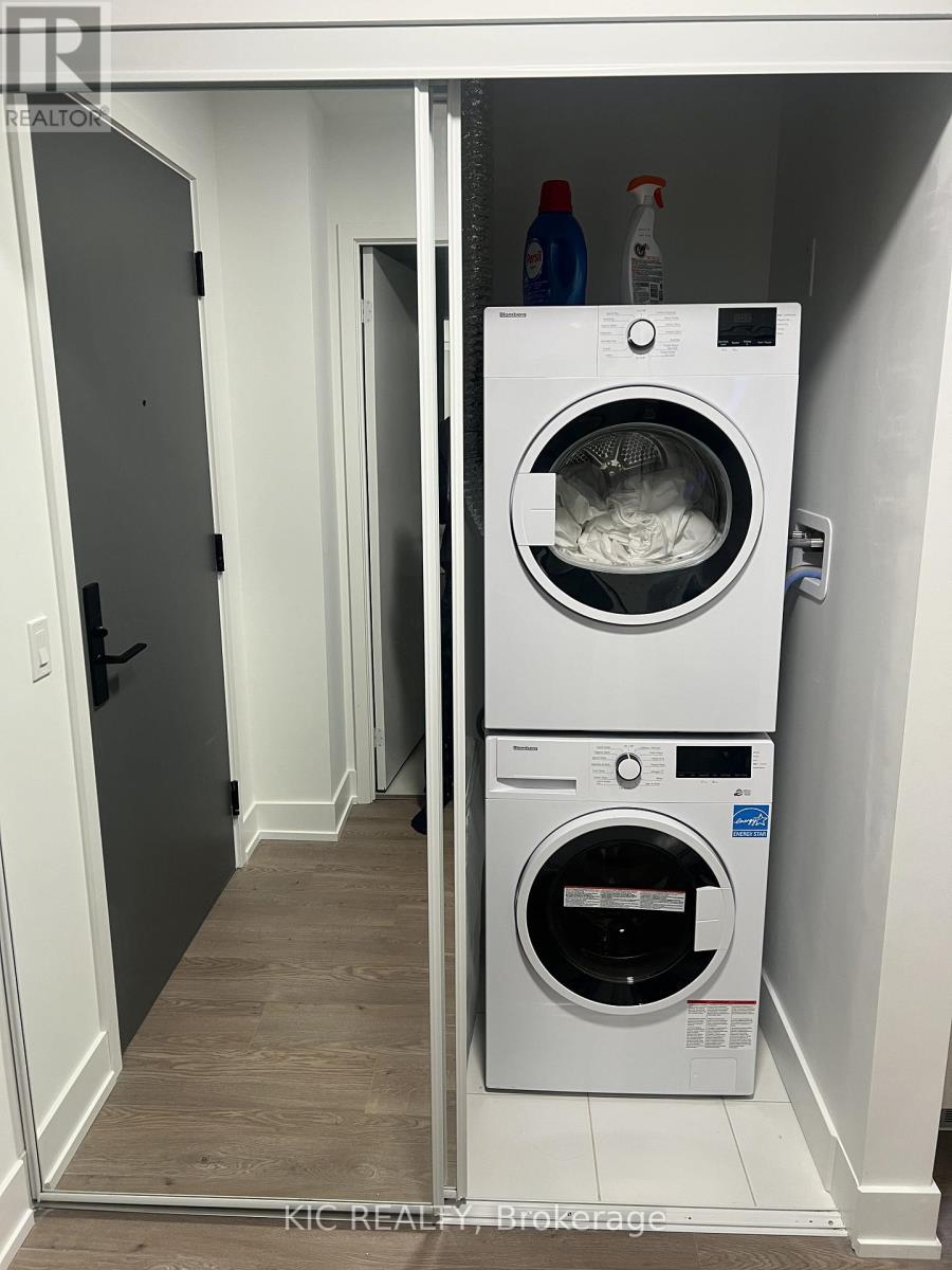 2404 - 308 Jarvis Street, Toronto, ON - Indoor Photo Showing Laundry Room