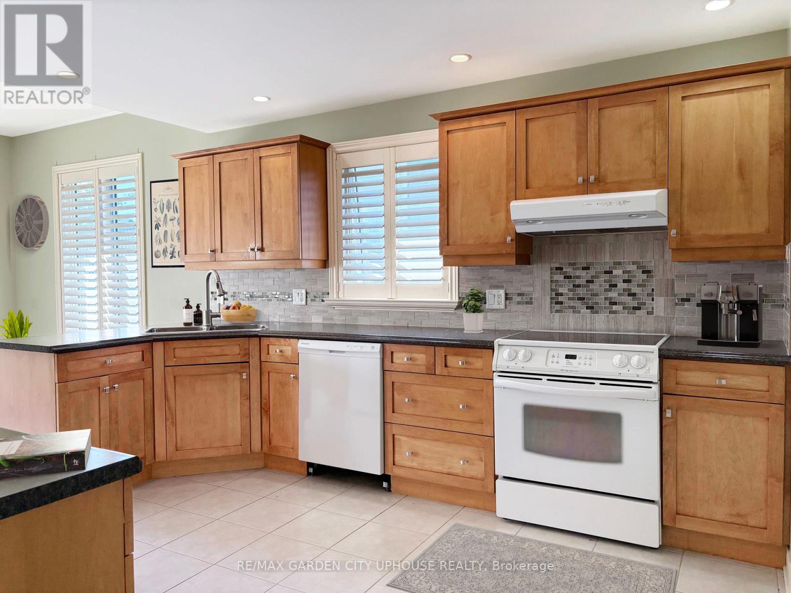 Virtually Staged - 132 Loretta Drive, Niagara-On-The-Lake (Virgil), ON - Indoor Photo Showing Kitchen