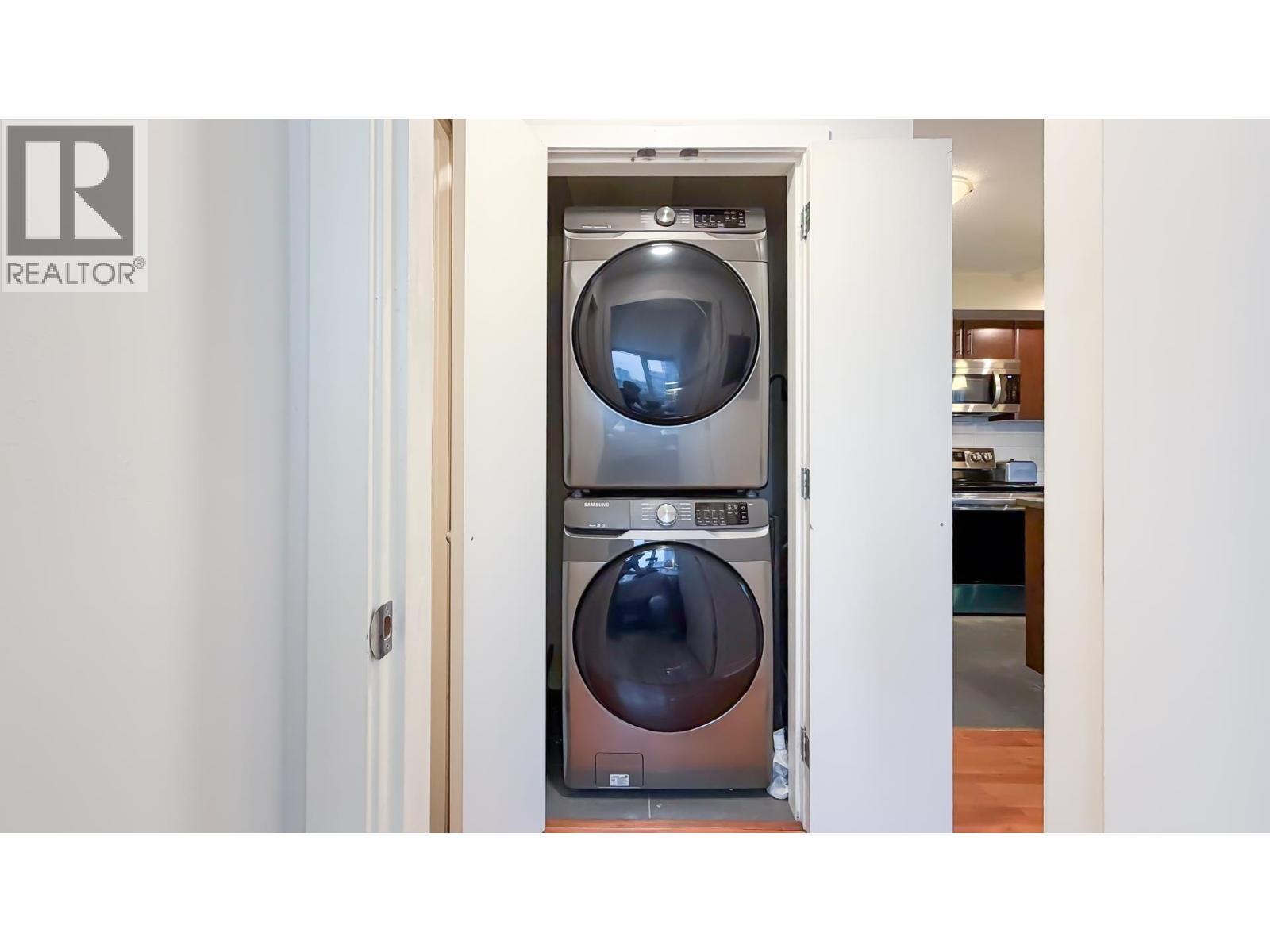1606 688 Abbott Street, Vancouver, BC - Indoor Photo Showing Laundry Room