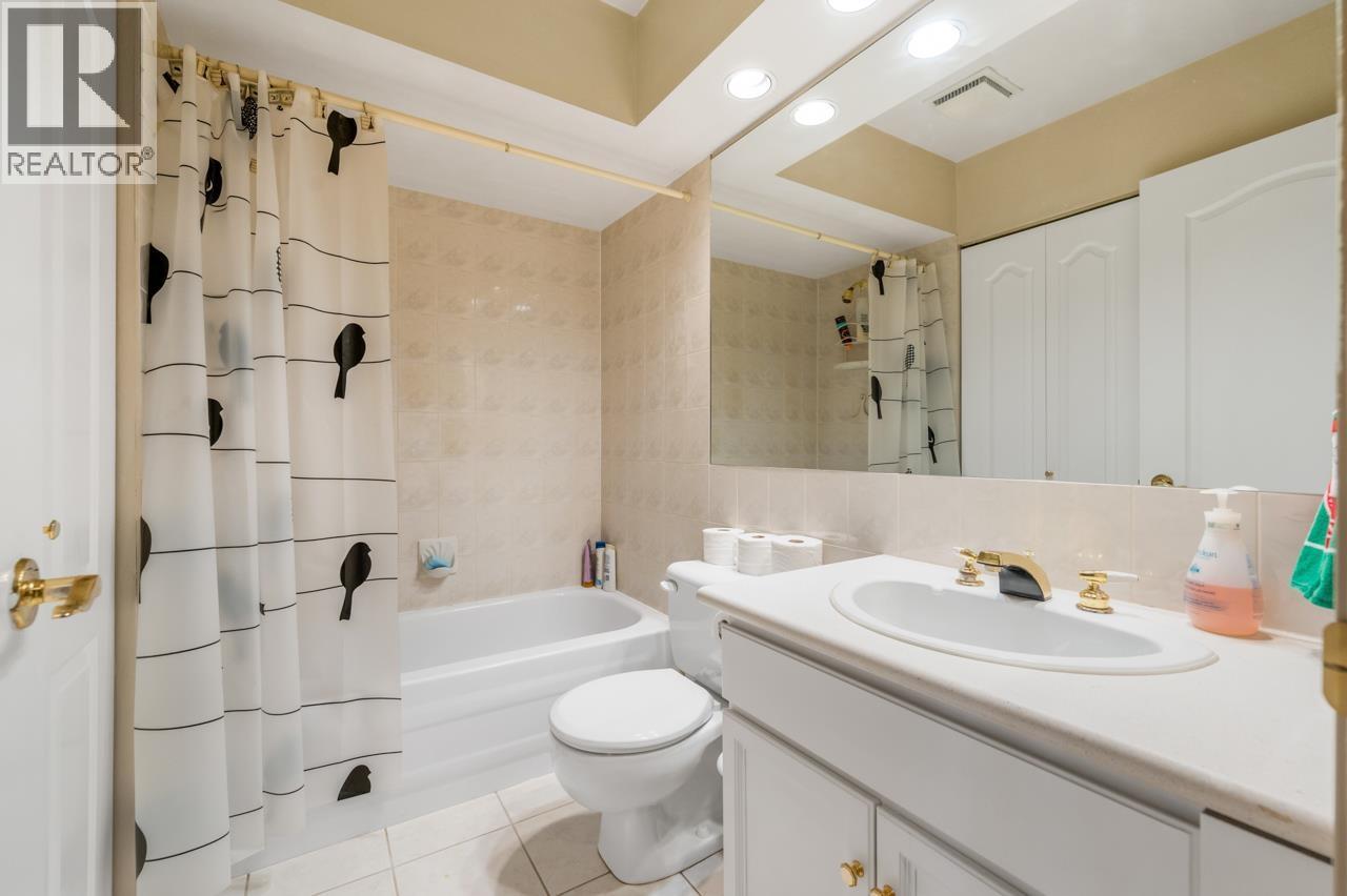 233 Waterleigh Drive, Vancouver, BC - Indoor Photo Showing Bathroom