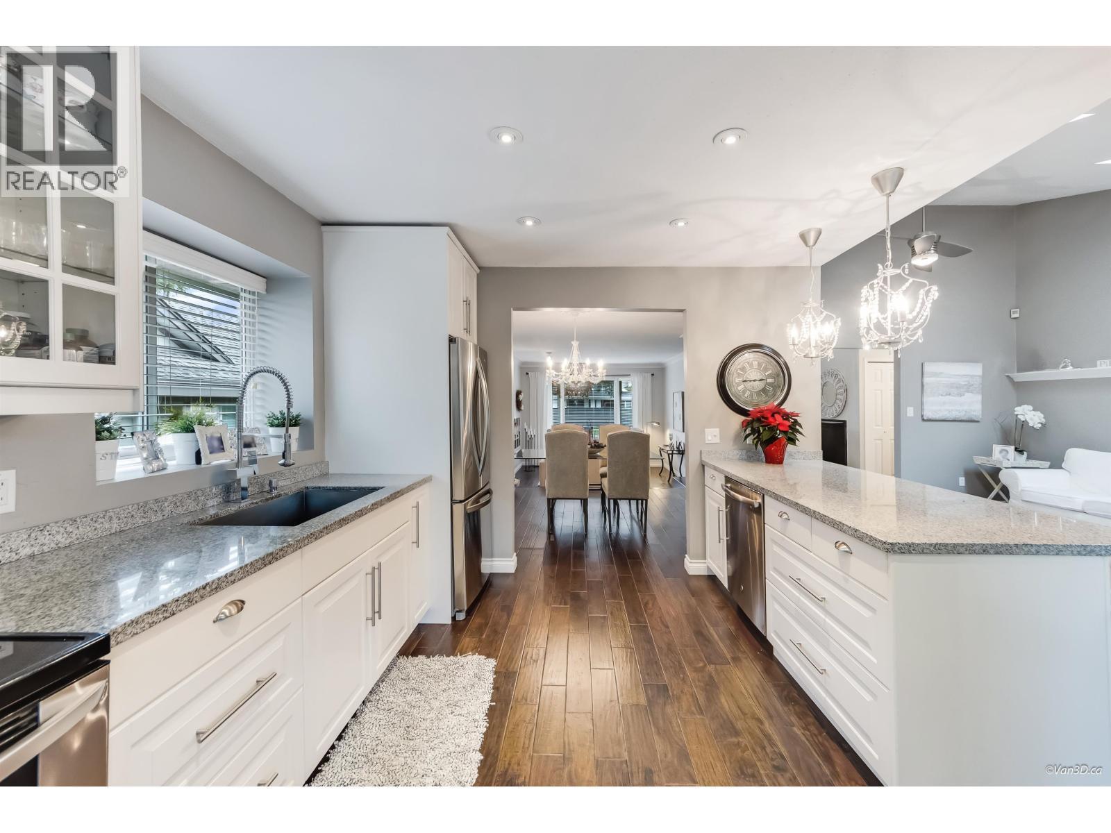 12409 204B Street, Maple Ridge, BC - Indoor Photo Showing Kitchen With Upgraded Kitchen