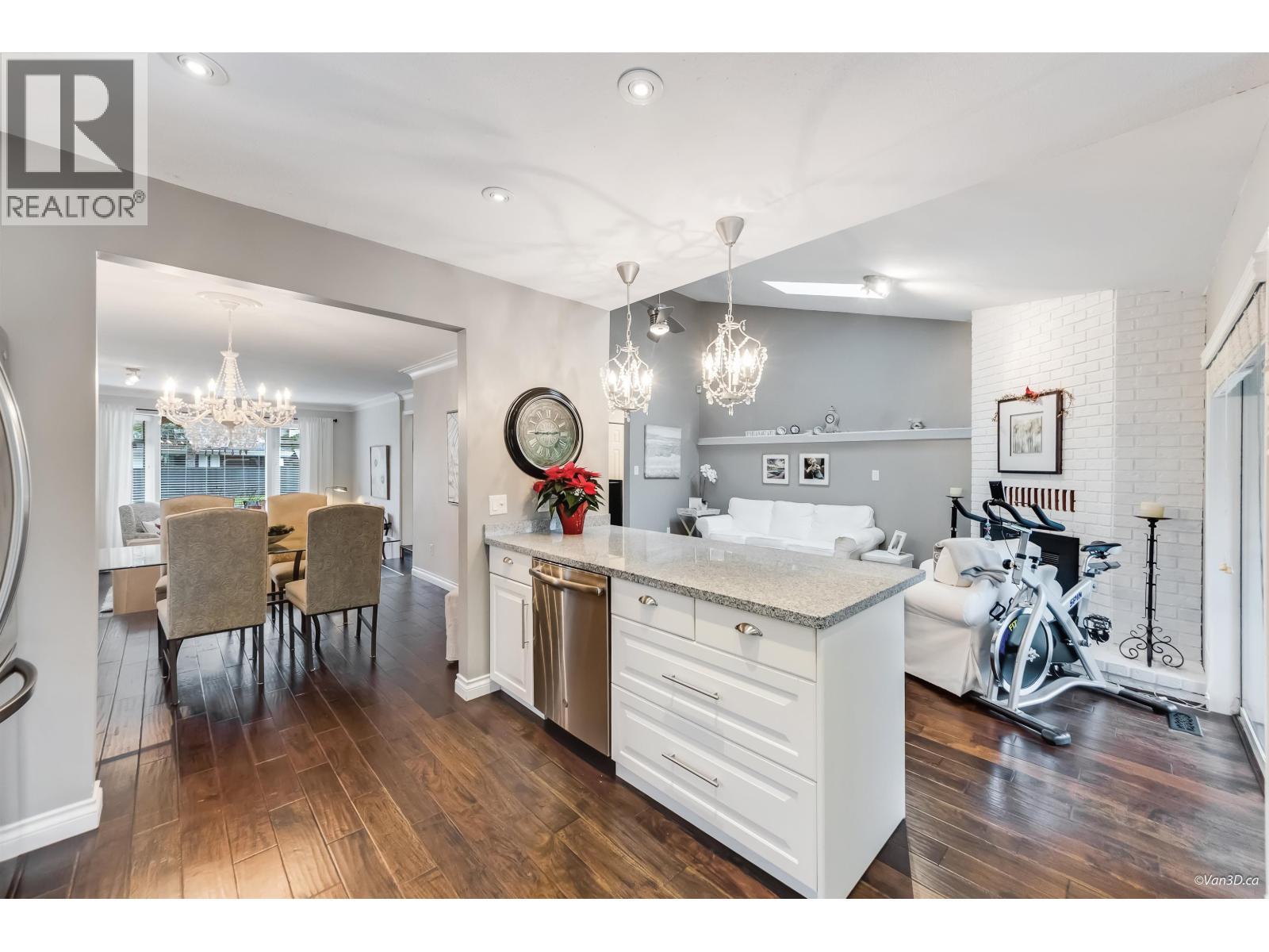 12409 204B Street, Maple Ridge, BC - Indoor