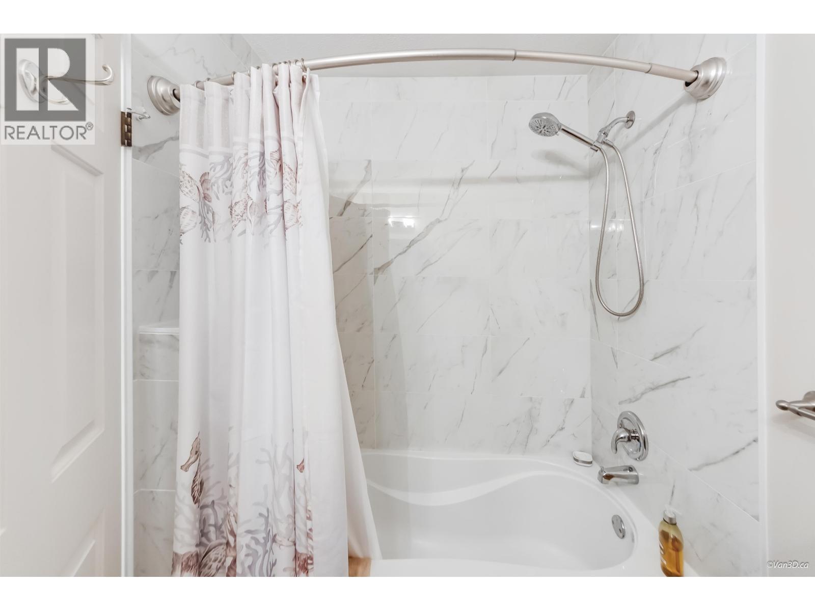 12409 204B Street, Maple Ridge, BC - Indoor Photo Showing Bathroom