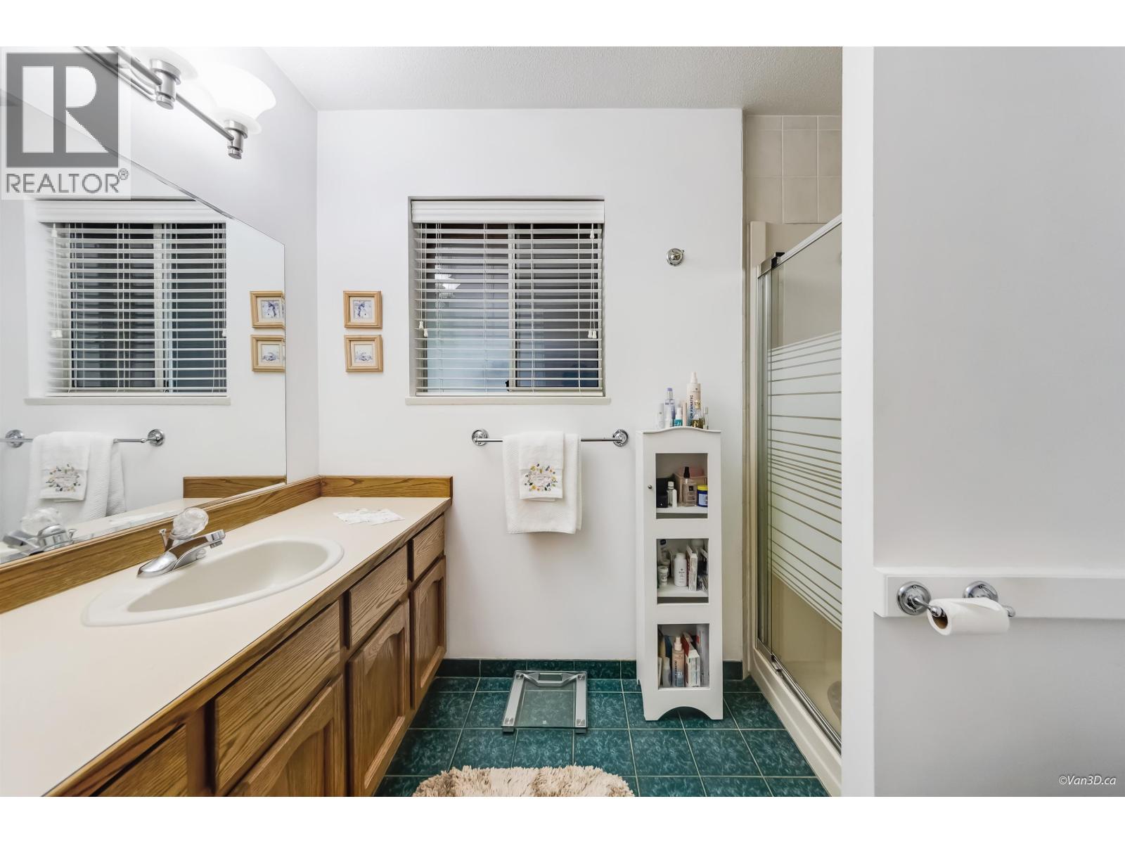 12409 204B Street, Maple Ridge, BC - Indoor Photo Showing Bathroom