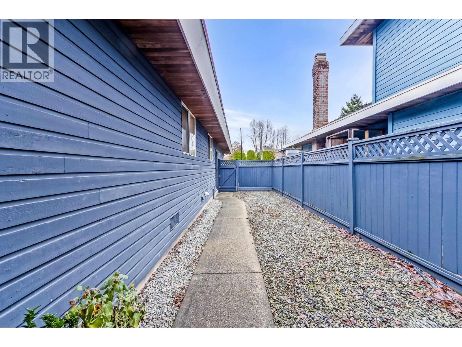 12409 204B Street, Maple Ridge, BC - Outdoor