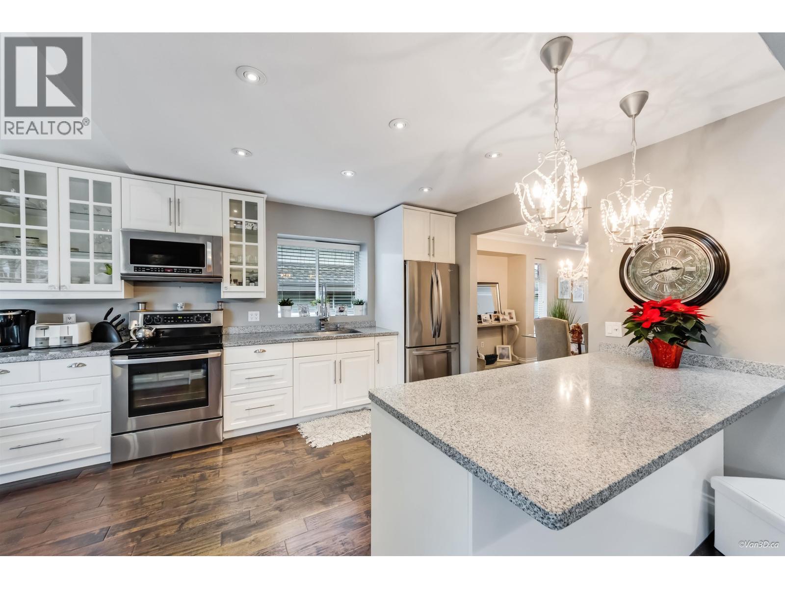 12409 204B Street, Maple Ridge, BC - Indoor Photo Showing Kitchen With Upgraded Kitchen