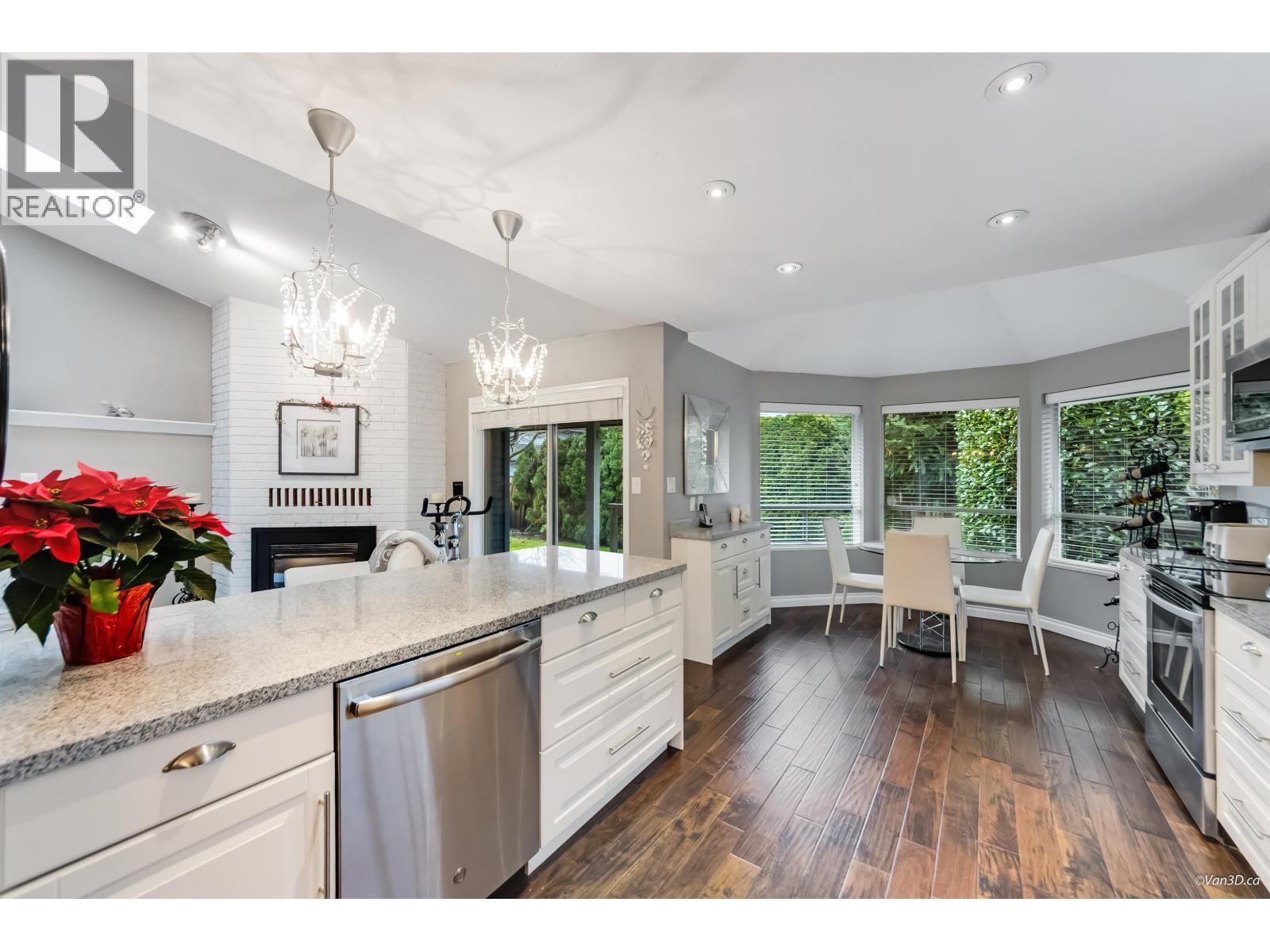 12409 204B Street, Maple Ridge, BC - Indoor Photo Showing Kitchen