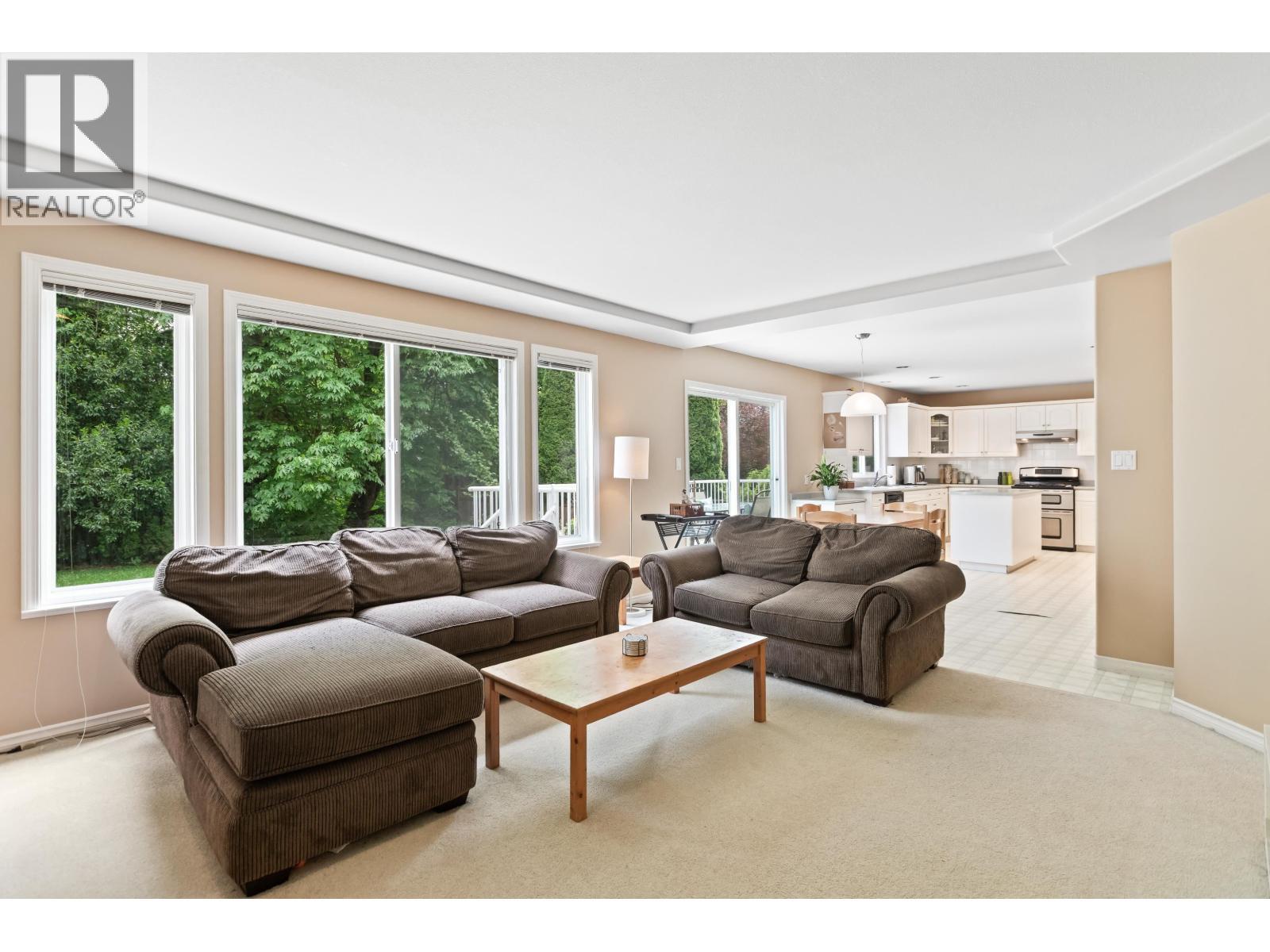10610 238 Street, Maple Ridge, BC - Indoor Photo Showing Living Room