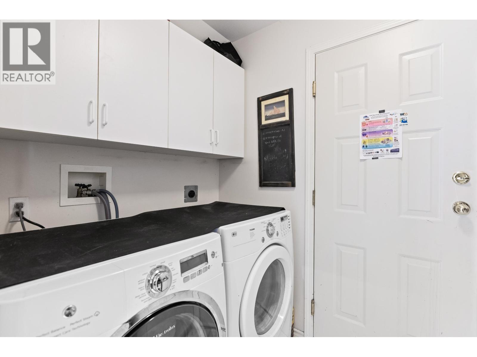 10610 238 Street, Maple Ridge, BC - Indoor Photo Showing Laundry Room