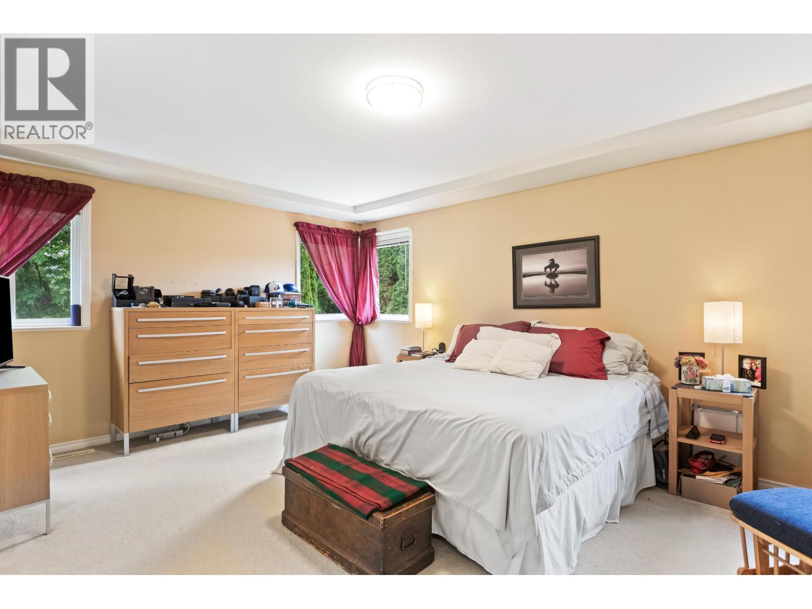 10610 238 Street, Maple Ridge, BC - Indoor Photo Showing Bedroom