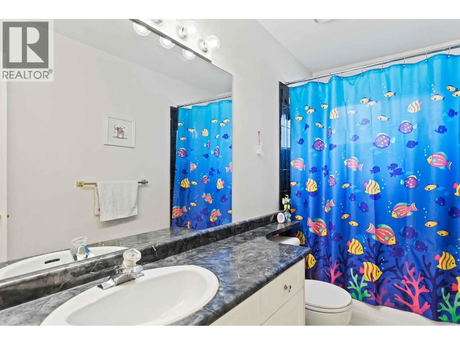 10610 238 Street, Maple Ridge, BC - Indoor Photo Showing Bathroom