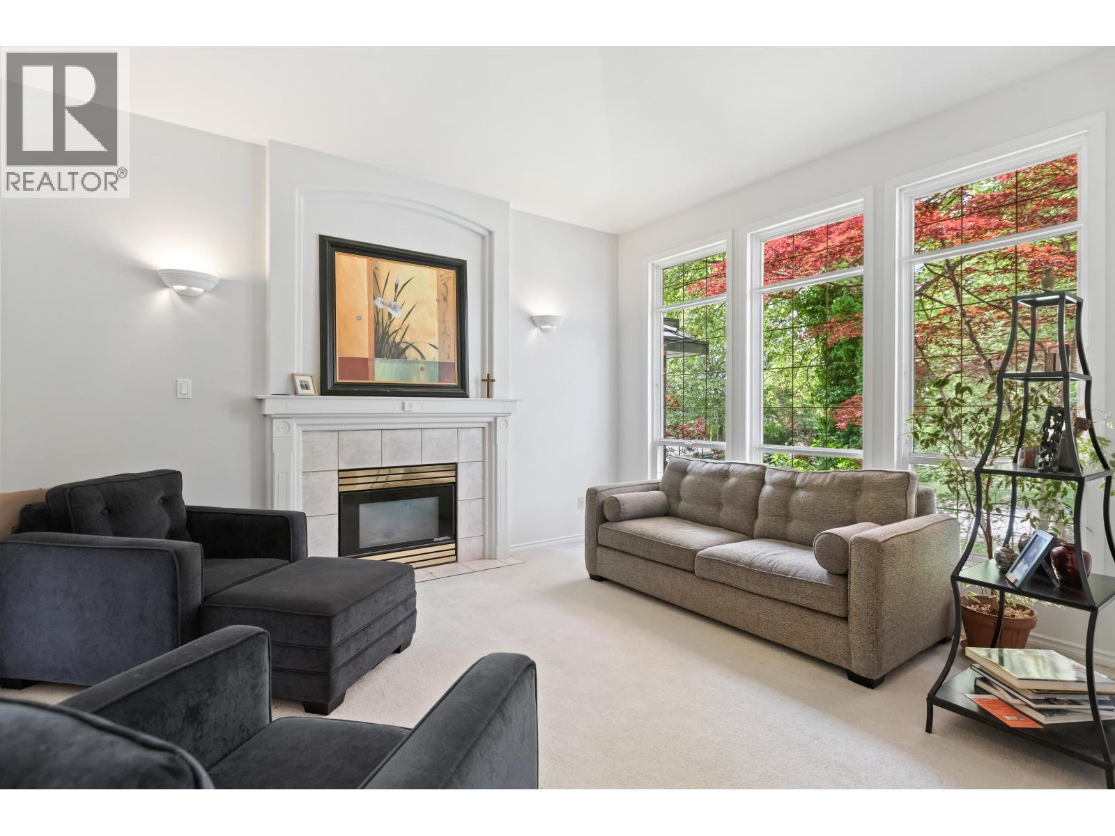 10610 238 Street, Maple Ridge, BC - Indoor Photo Showing Living Room With Fireplace