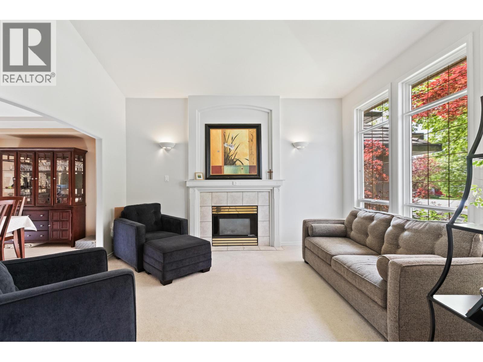 10610 238 Street, Maple Ridge, BC - Indoor Photo Showing Living Room With Fireplace