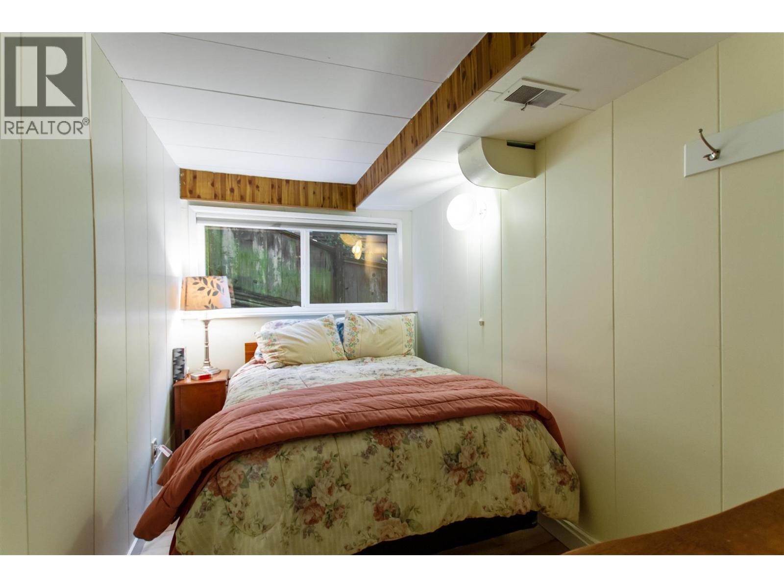 548 Amess Street, New Westminster, BC - Indoor Photo Showing Bedroom