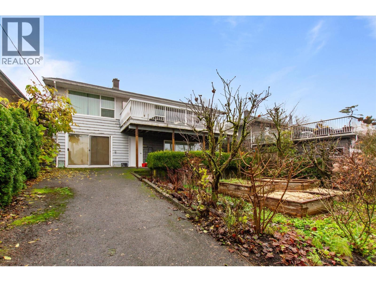 548 Amess Street, New Westminster, BC - Outdoor