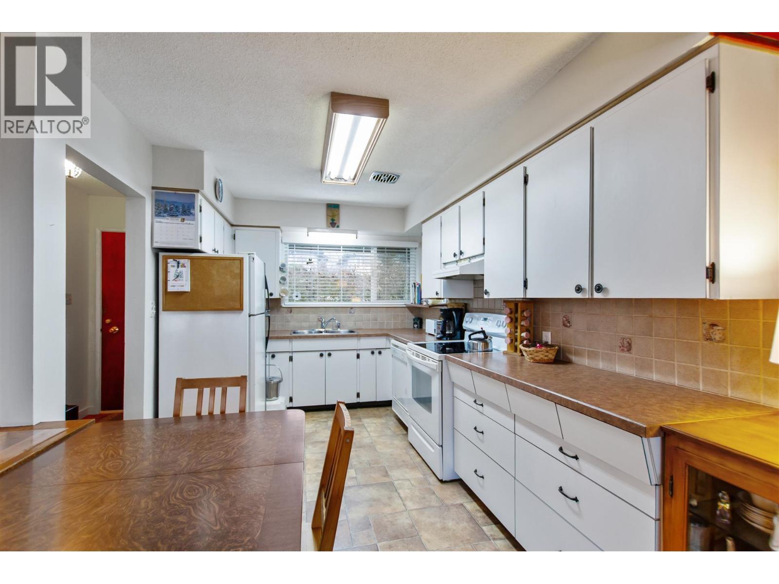 548 Amess Street, New Westminster, BC - Indoor Photo Showing Kitchen