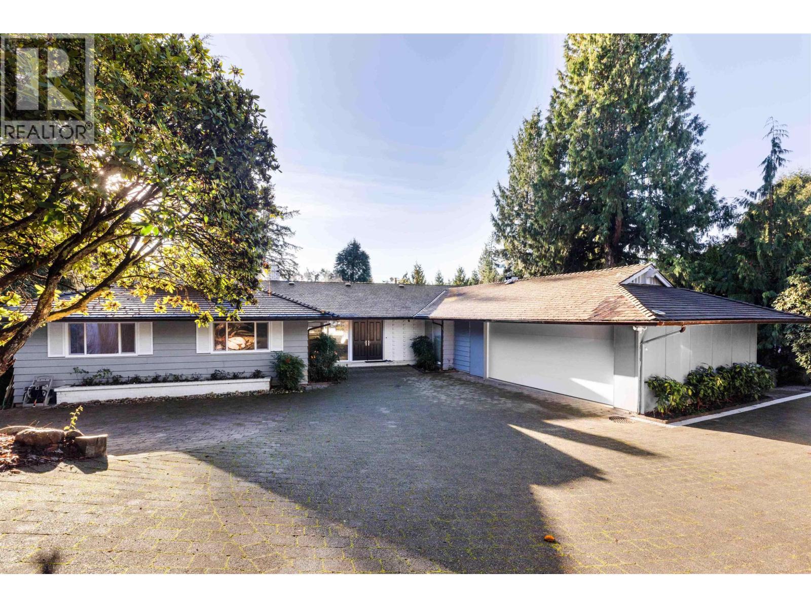 Basement 3062 Spencer Drive, West Vancouver, BC - Outdoor With Facade