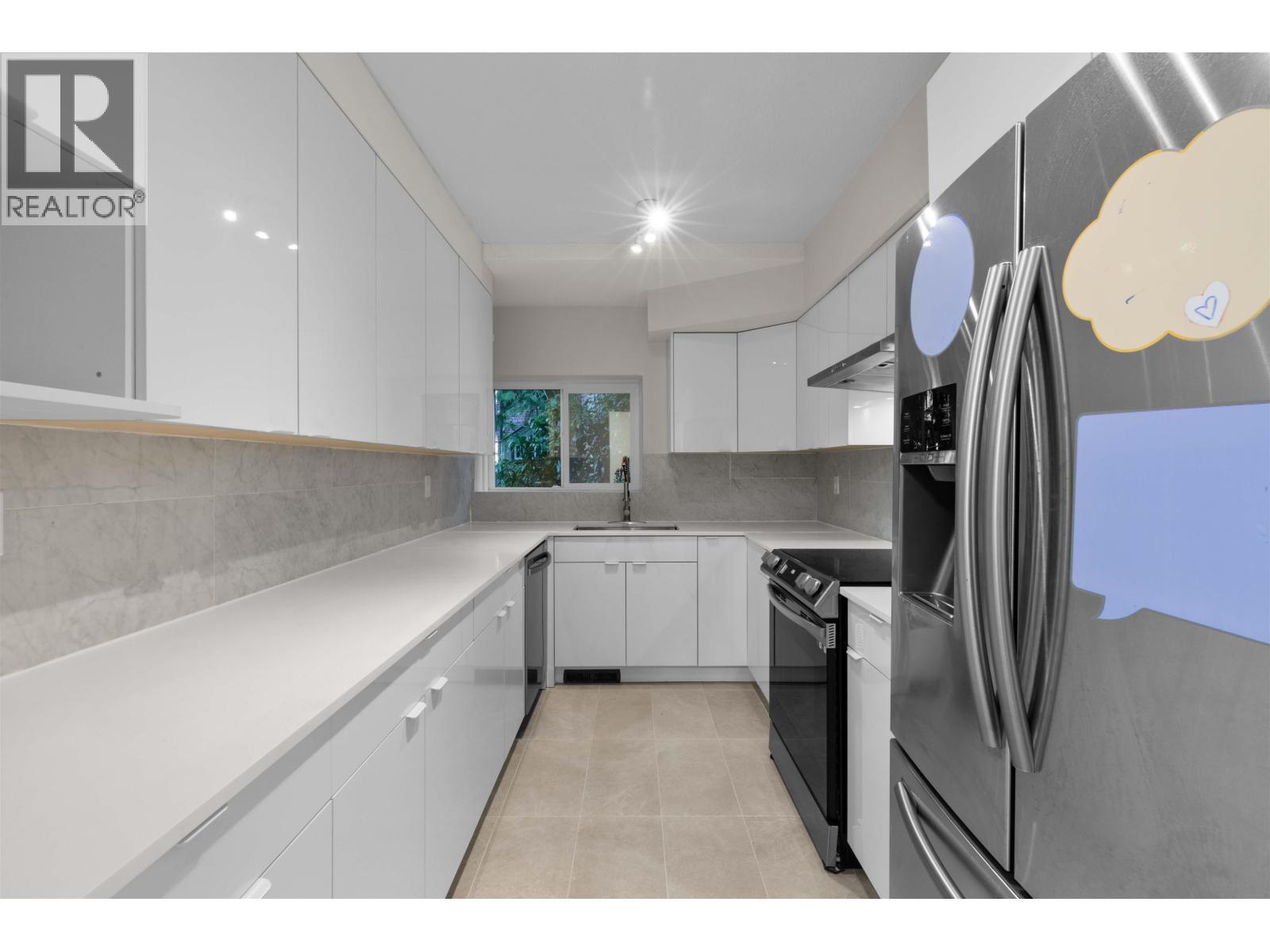 Basement 3062 Spencer Drive, West Vancouver, BC - Indoor Photo Showing Kitchen