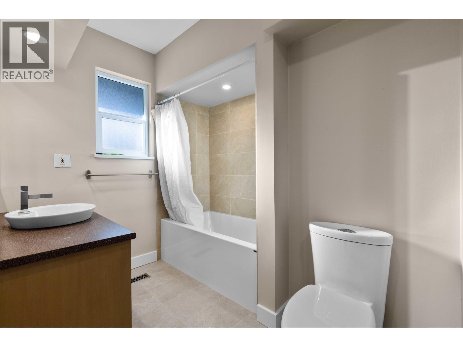 Basement 3062 Spencer Drive, West Vancouver, BC - Indoor Photo Showing Bathroom