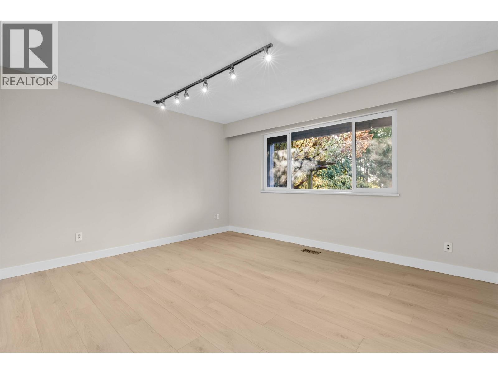 Basement 3062 Spencer Drive, West Vancouver, BC - Indoor Photo Showing Other Room