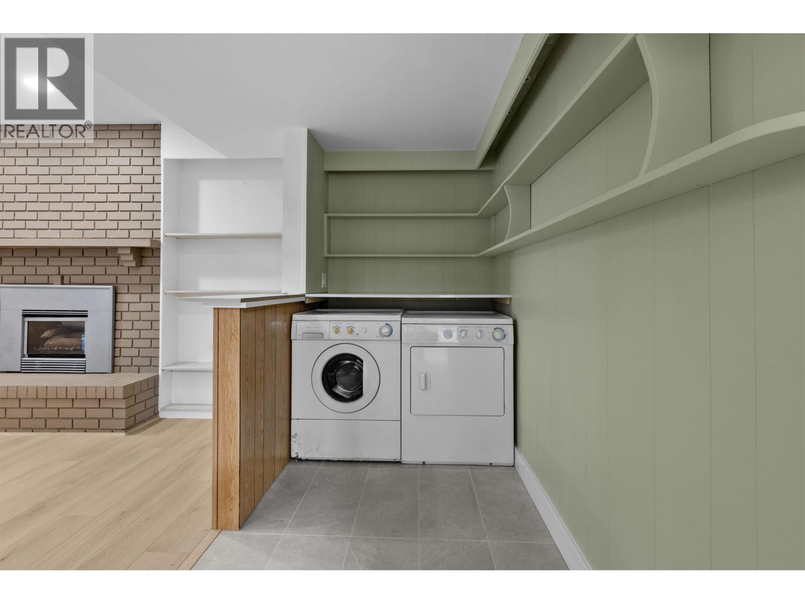 Basement 3062 Spencer Drive, West Vancouver, BC - Indoor Photo Showing Laundry Room