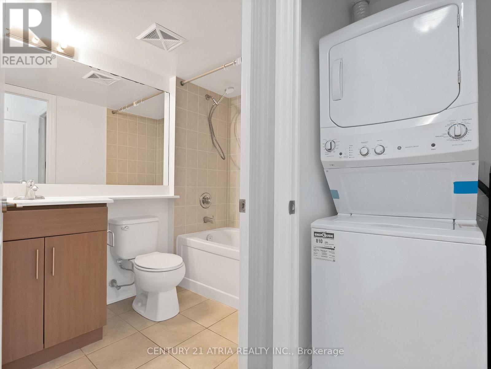 308 - 30 Herons Hill Way, Toronto, ON - Indoor Photo Showing Laundry Room