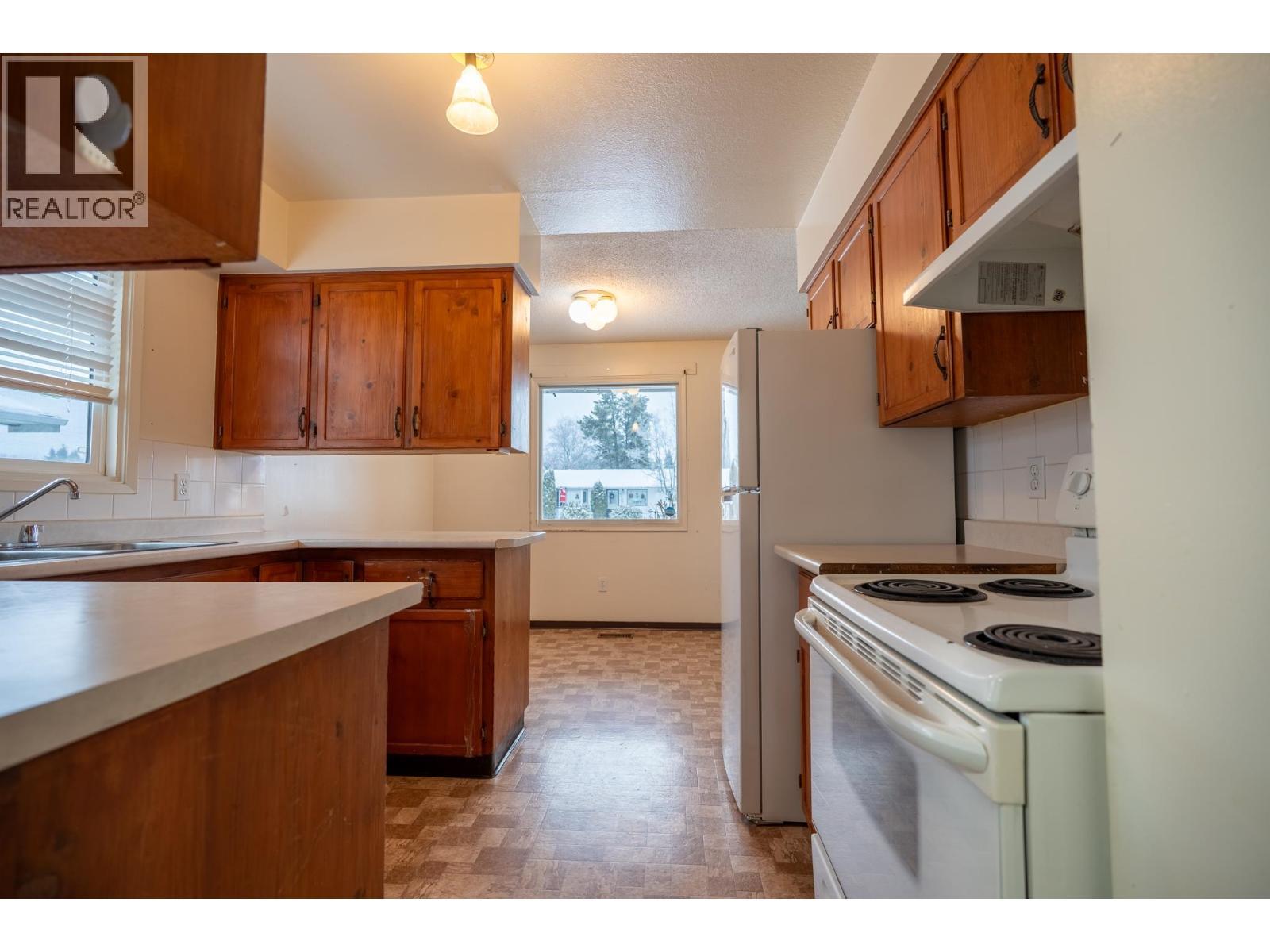 4346 Ewen Avenue, Prince George, BC - Indoor Photo Showing Kitchen