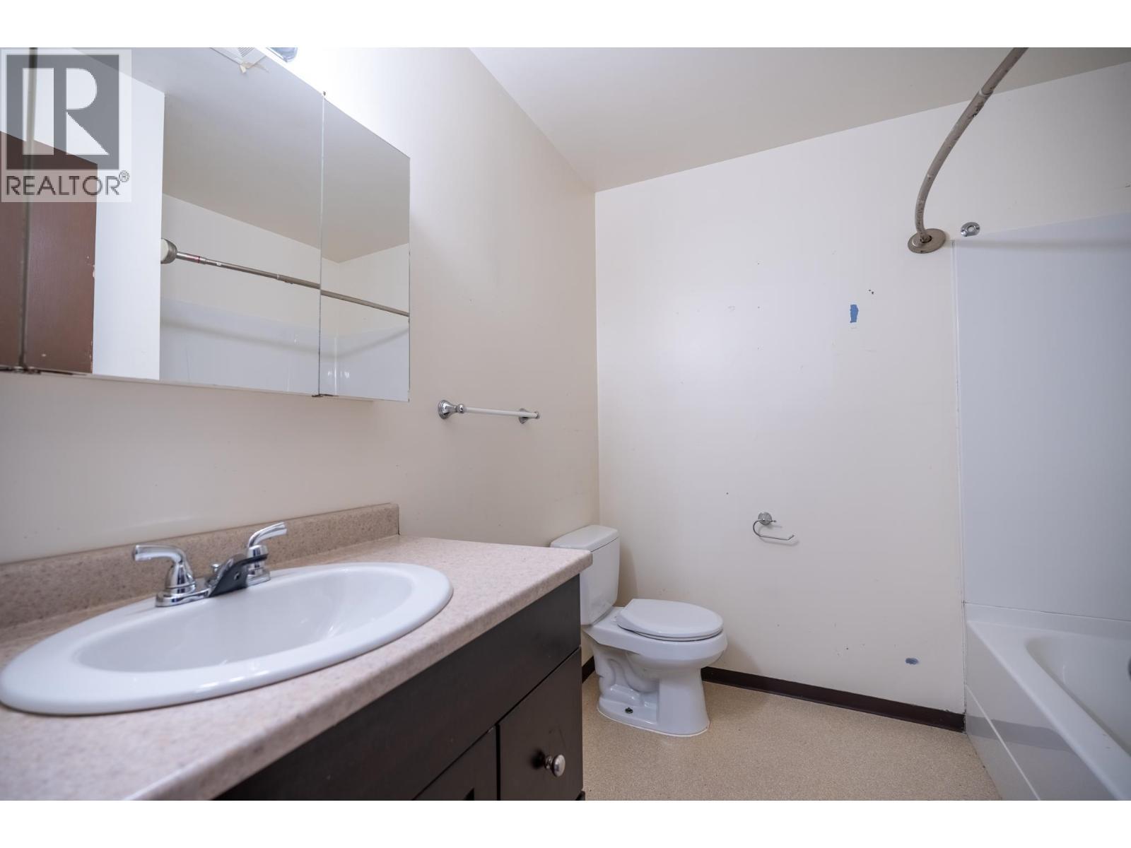 4346 Ewen Avenue, Prince George, BC - Indoor Photo Showing Bathroom