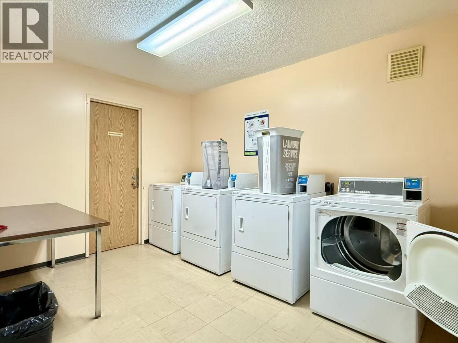 105 8511 Ackroyd Road, Richmond, BC - Indoor Photo Showing Laundry Room