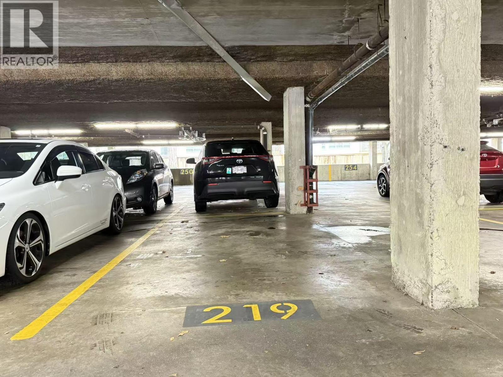 105 8511 Ackroyd Road, Richmond, BC - Indoor Photo Showing Garage