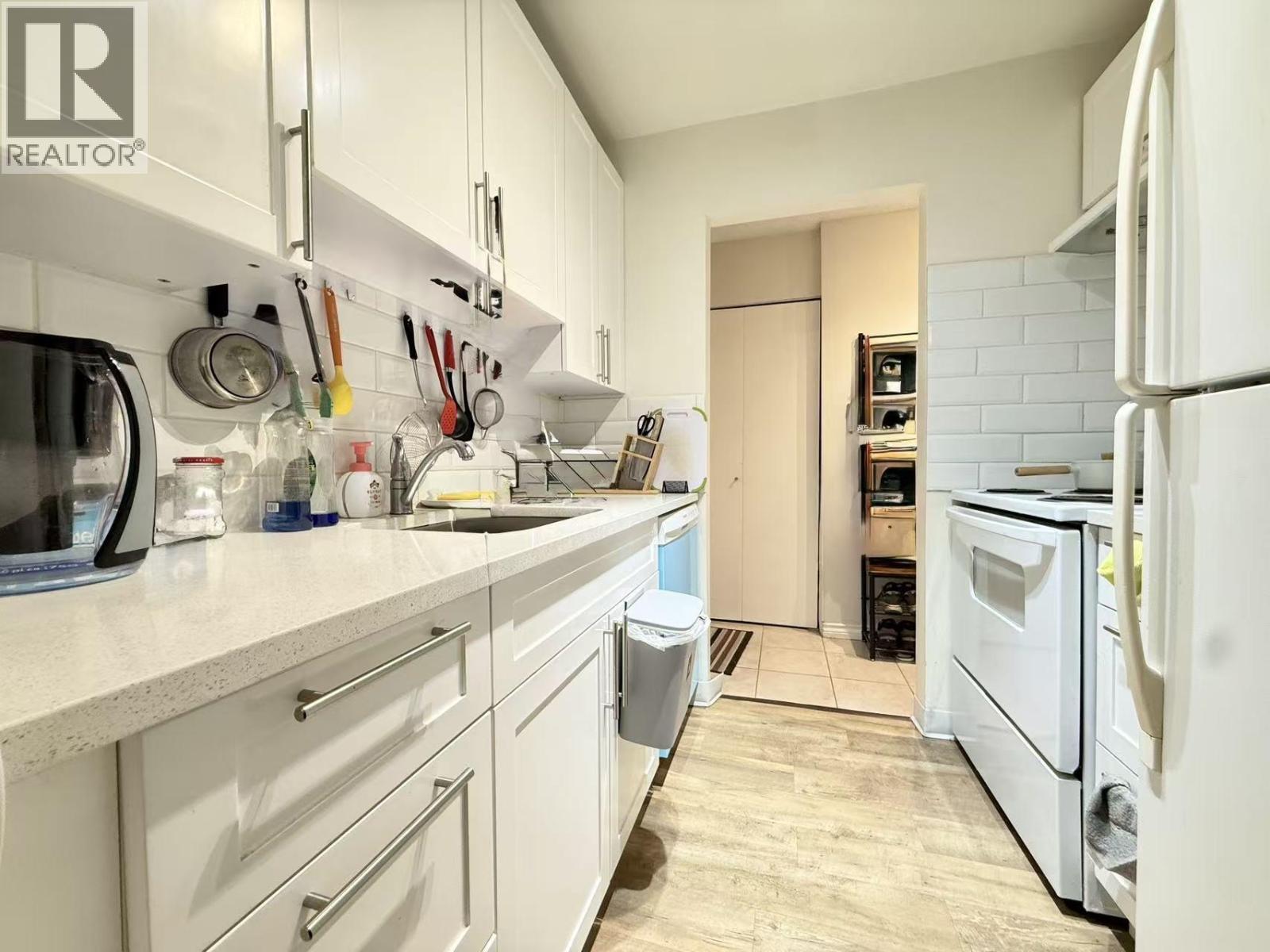 105 8511 Ackroyd Road, Richmond, BC - Indoor Photo Showing Kitchen