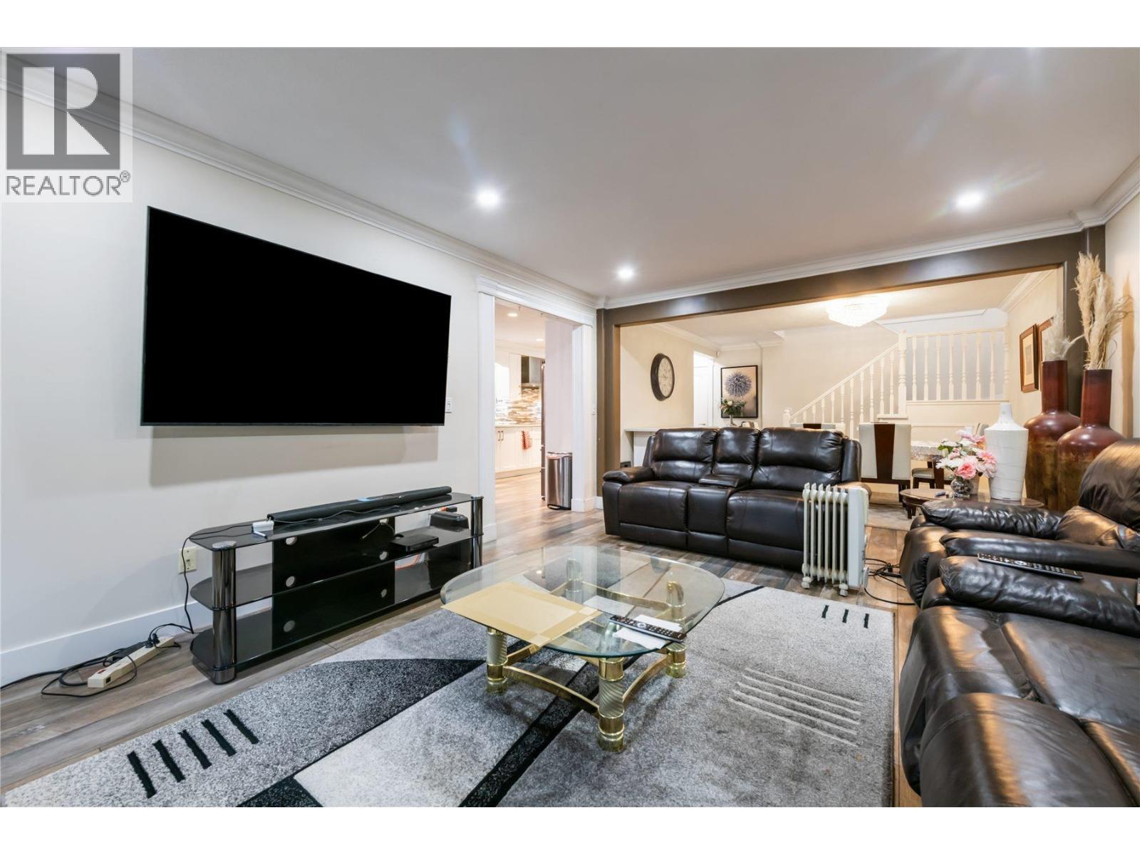 13 4767 64 Street, Delta, BC - Indoor Photo Showing Living Room