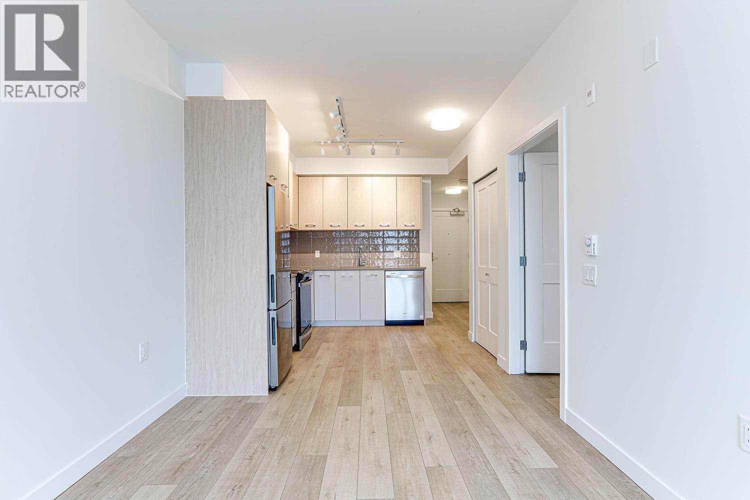 411 4933 Clarendon Street, Vancouver, BC - Indoor Photo Showing Kitchen