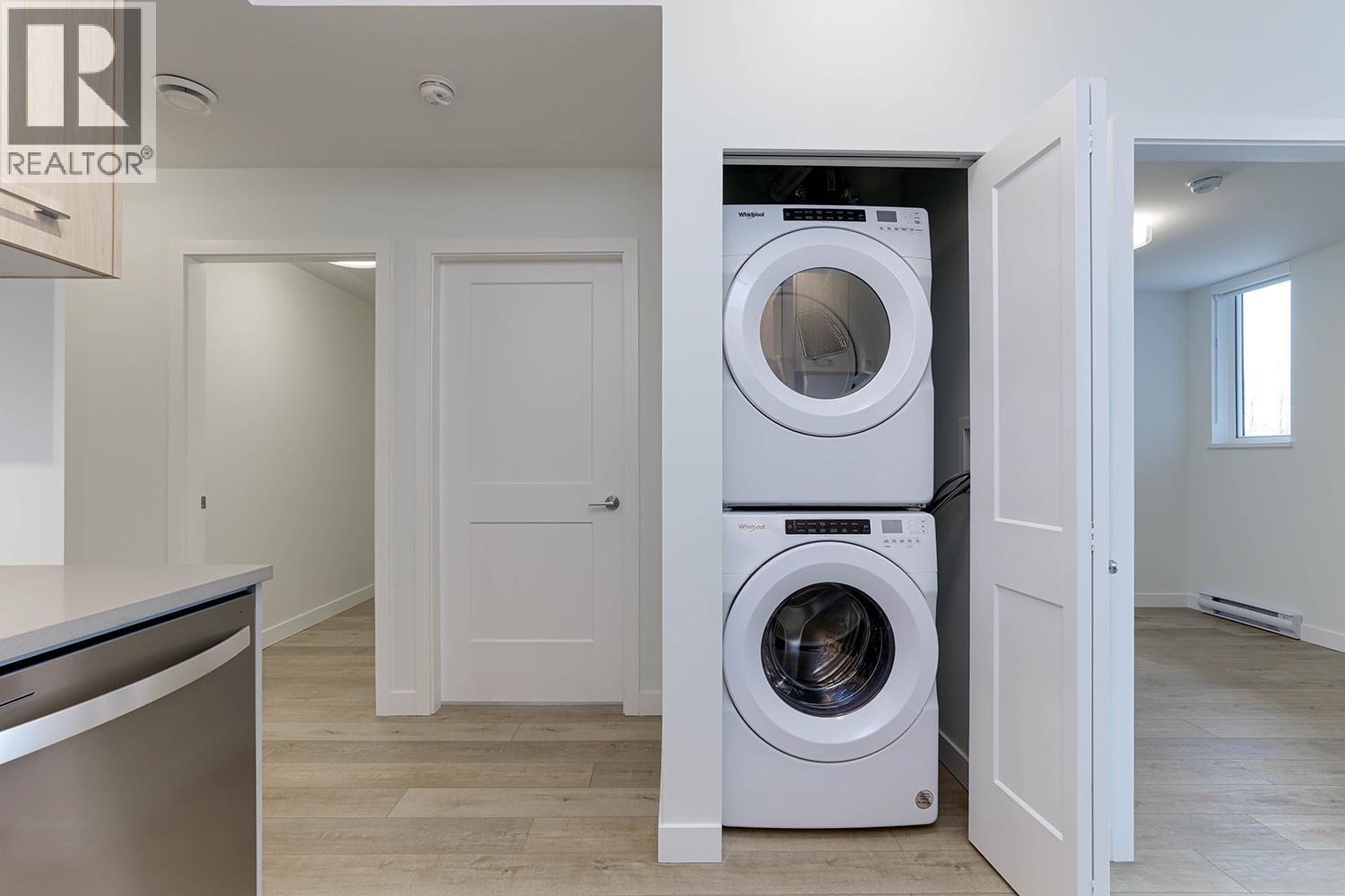 411 4933 Clarendon Street, Vancouver, BC - Indoor Photo Showing Laundry Room