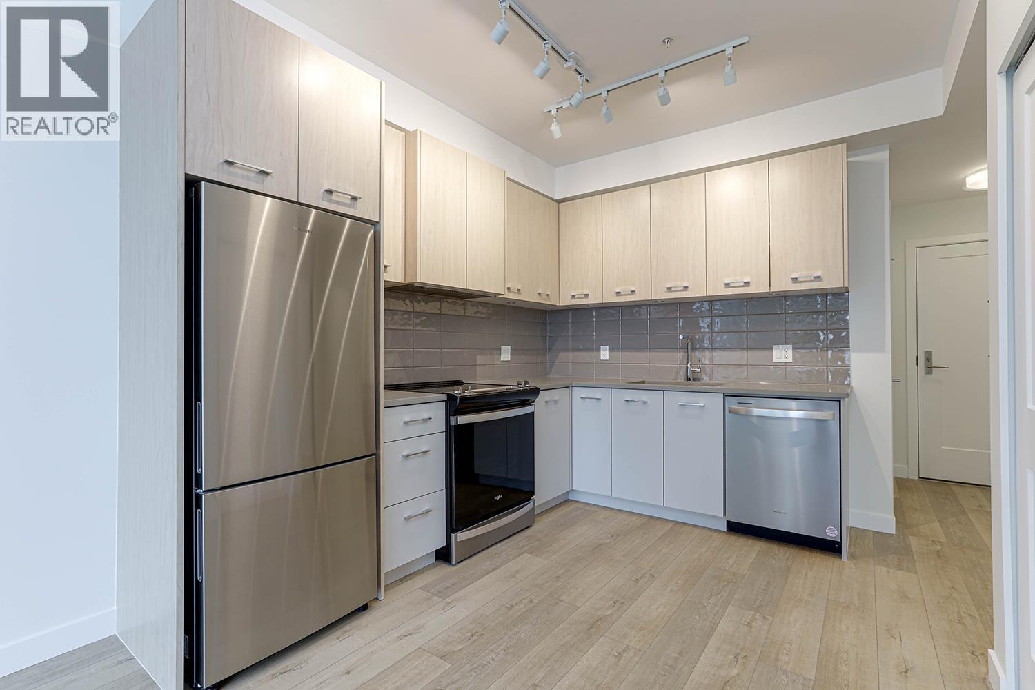 411 4933 Clarendon Street, Vancouver, BC - Indoor Photo Showing Kitchen With Stainless Steel Kitchen