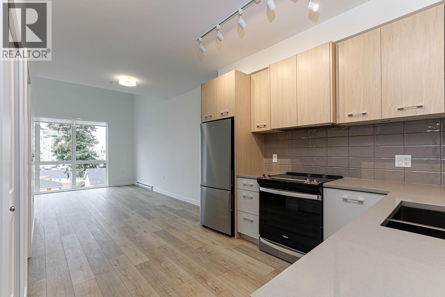 411 4933 Clarendon Street, Vancouver, BC - Indoor Photo Showing Kitchen With Stainless Steel Kitchen