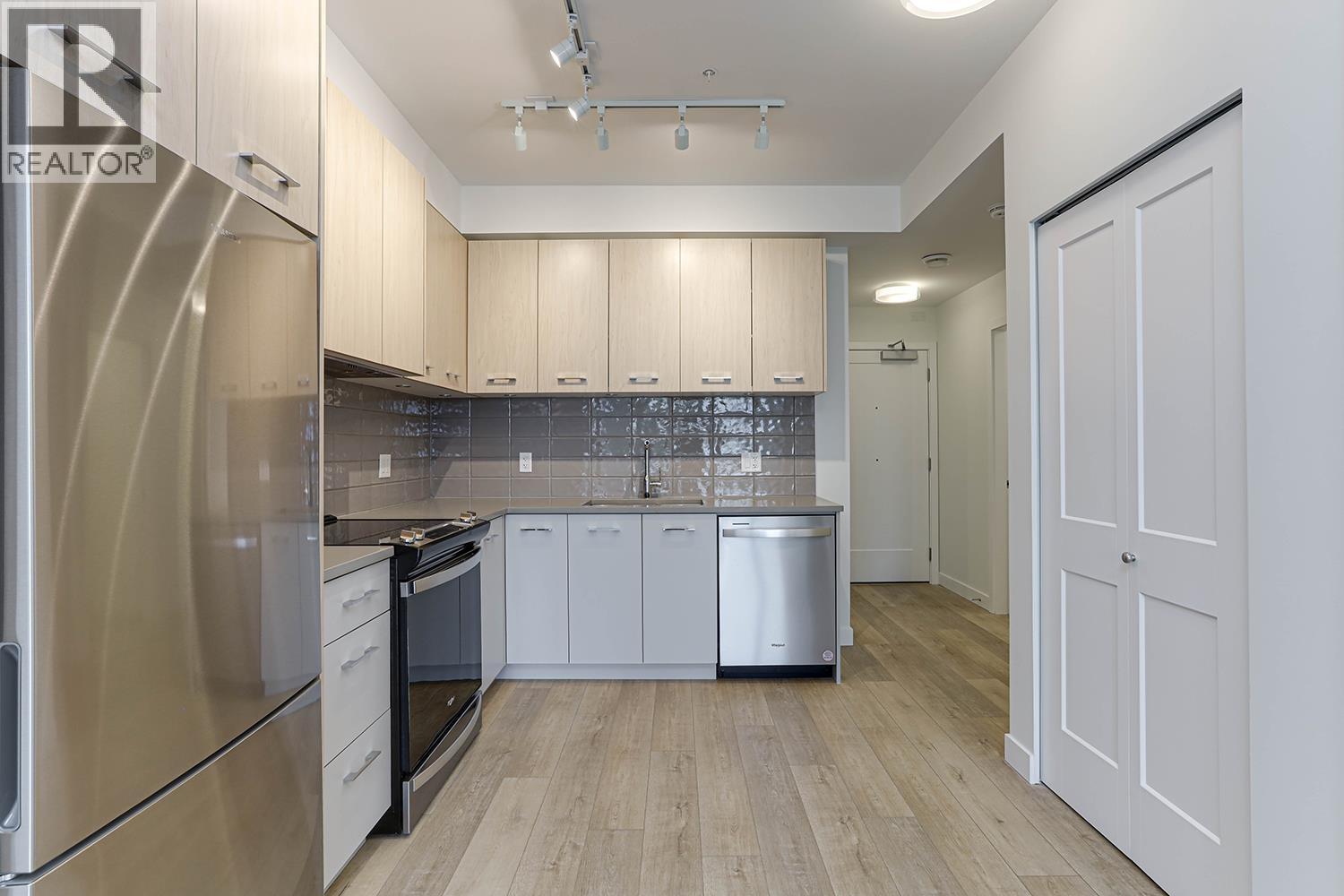 411 4933 Clarendon Street, Vancouver, BC - Indoor Photo Showing Kitchen With Stainless Steel Kitchen