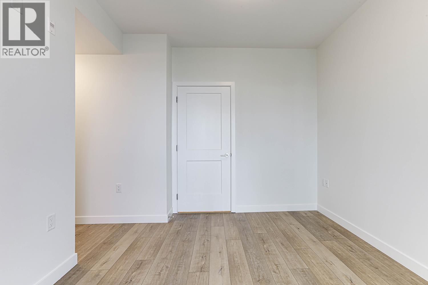 411 4933 Clarendon Street, Vancouver, BC - Indoor Photo Showing Other Room