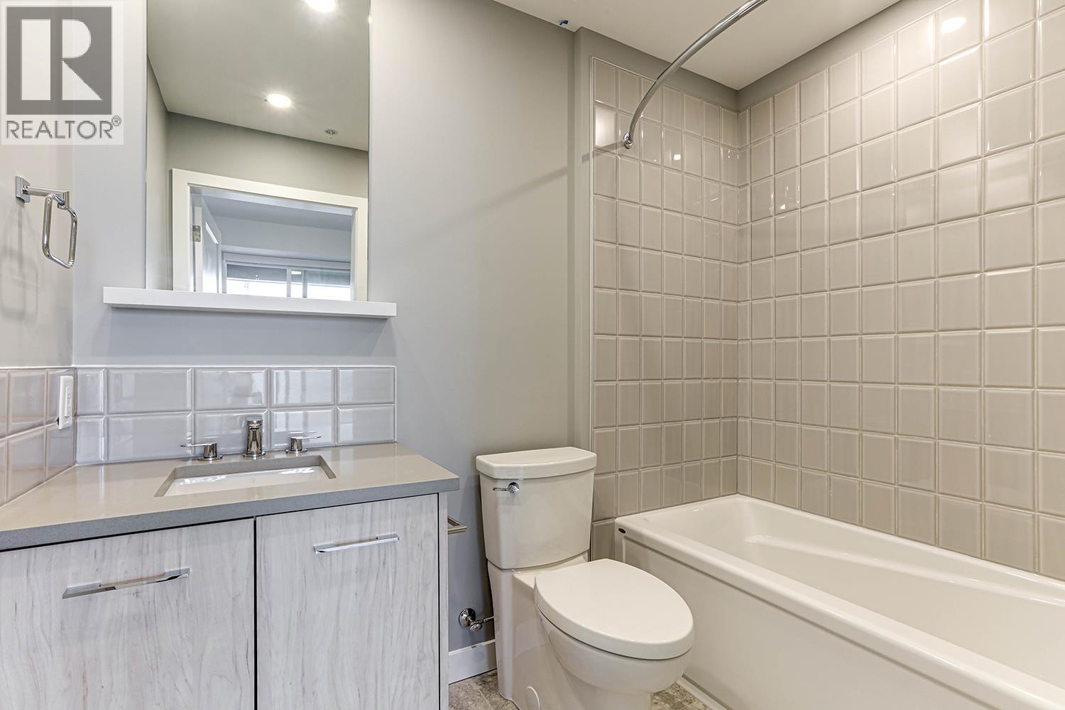 411 4933 Clarendon Street, Vancouver, BC - Indoor Photo Showing Bathroom