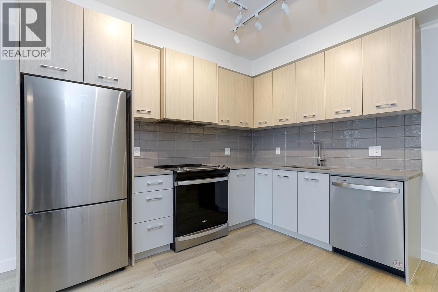 411 4933 Clarendon Street, Vancouver, BC - Indoor Photo Showing Kitchen With Stainless Steel Kitchen