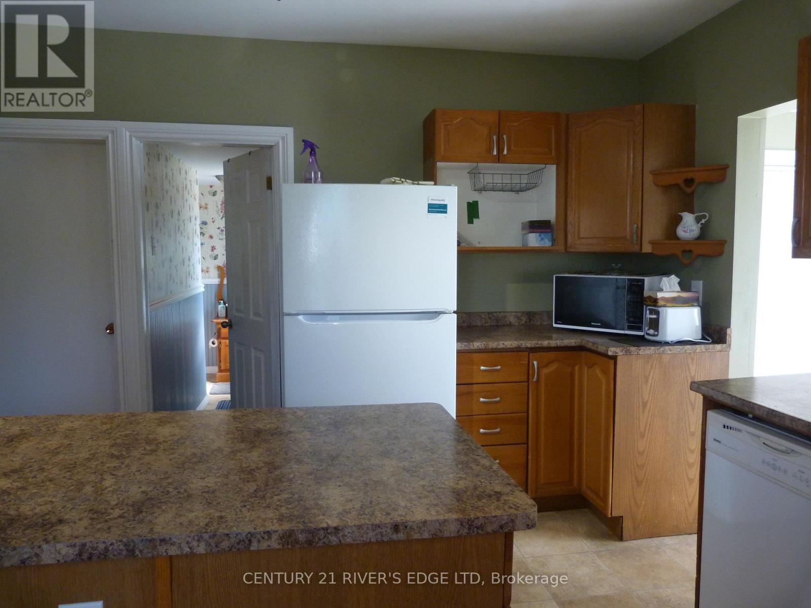 453 May Street, North Dundas, ON - Indoor Photo Showing Kitchen