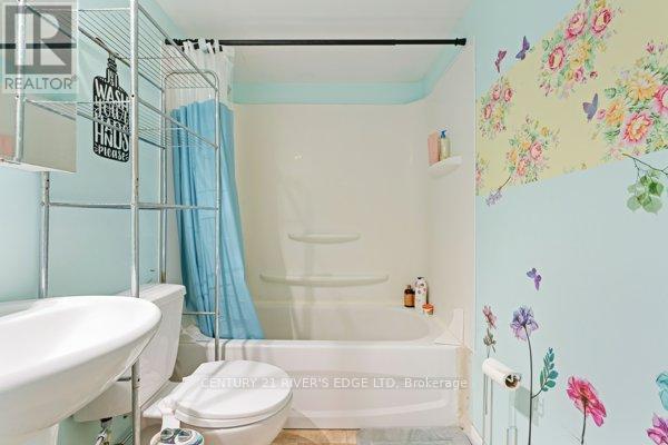 453 May Street, North Dundas, ON - Indoor Photo Showing Bathroom