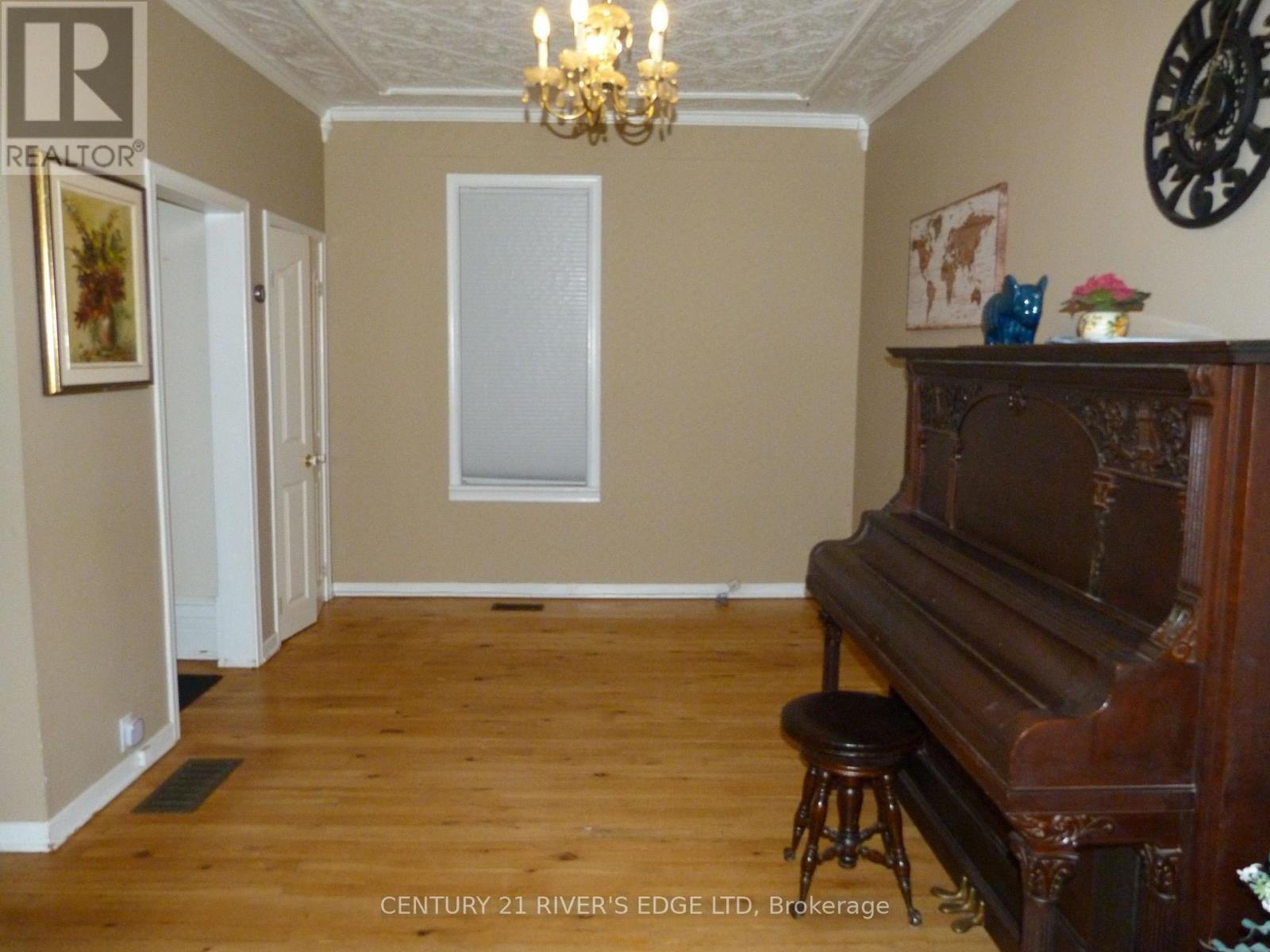 453 May Street, North Dundas, ON - Indoor Photo Showing Other Room