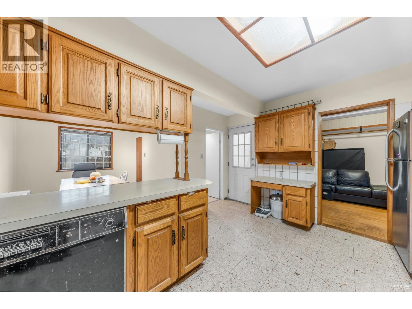 4938 Fulwell Street, Burnaby, BC - Indoor Photo Showing Kitchen