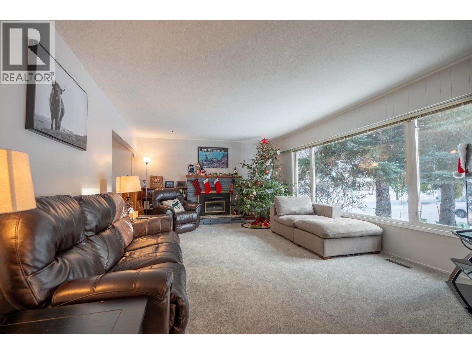 1050 Parsnip Crescent, Prince George, BC - Indoor Photo Showing Living Room